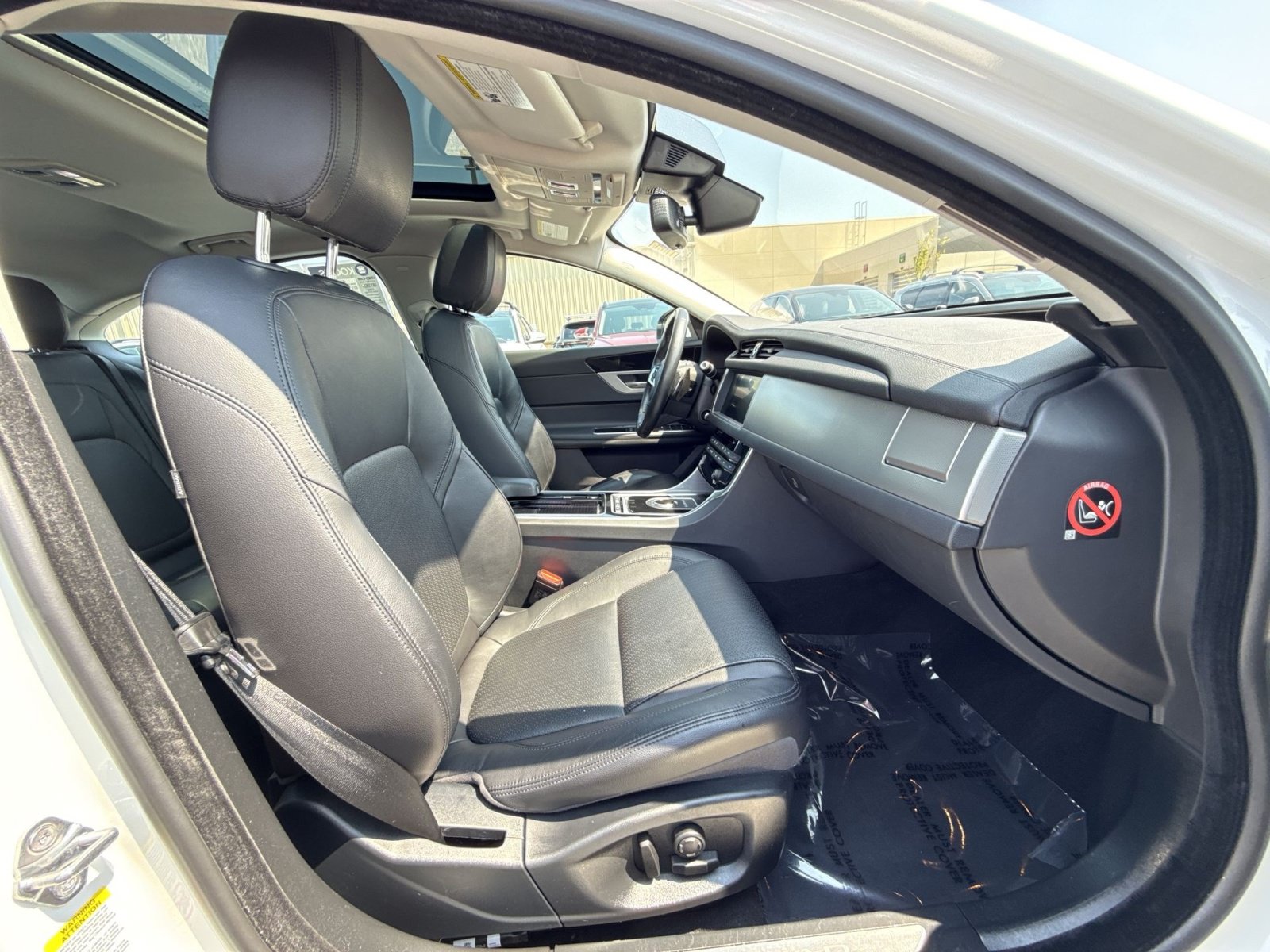 Used 2018 Jaguar XF Prestige AWD/4WD image 27