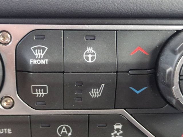 Used 2026 Jeep Wrangler Unlimited Sahara AWD/4WD image 22
