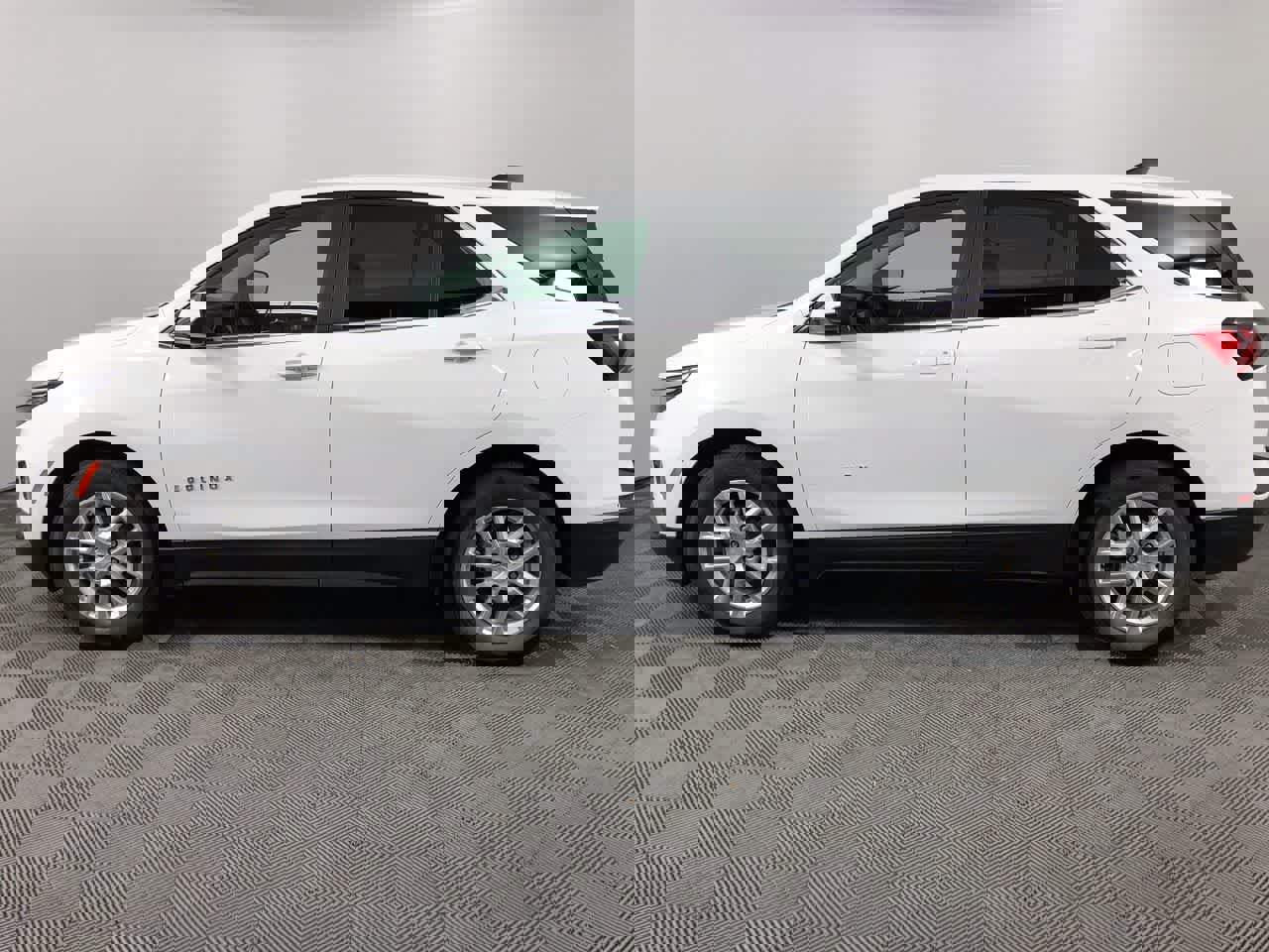 Used 2024 Chevrolet Equinox LT w/ LPO, Floor Liner Package image 5