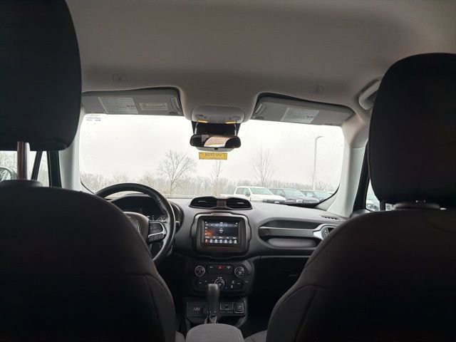 Used 2020 Jeep Renegade Latitude w/ Cold Weather Group image 15