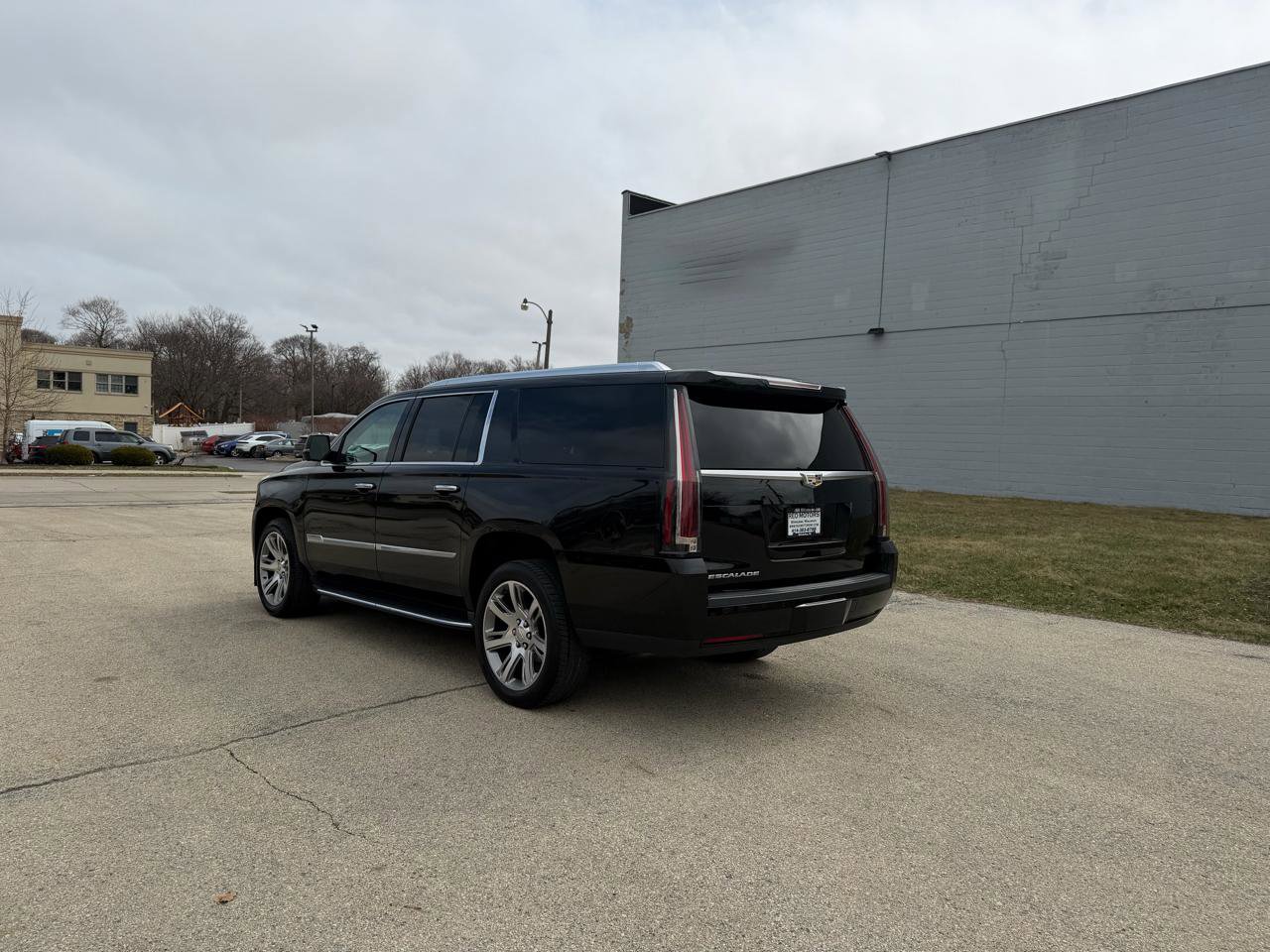 Used 2018 Cadillac Escalade ESV Luxury AWD/4WD image 5