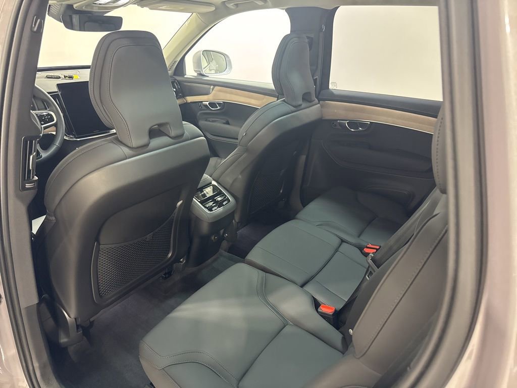 Used 2026 Volvo XC90 B5 Plus w/ Protection Package image 21