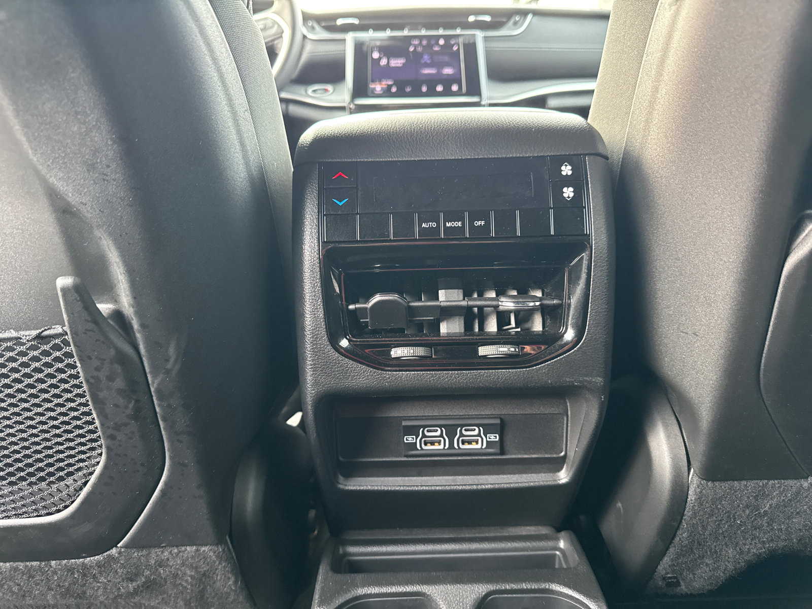 Used 2024 Jeep Grand Cherokee L Laredo AWD/4WD image 8