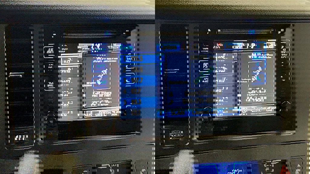 Used 2017 Toyota Sienna LE image 18