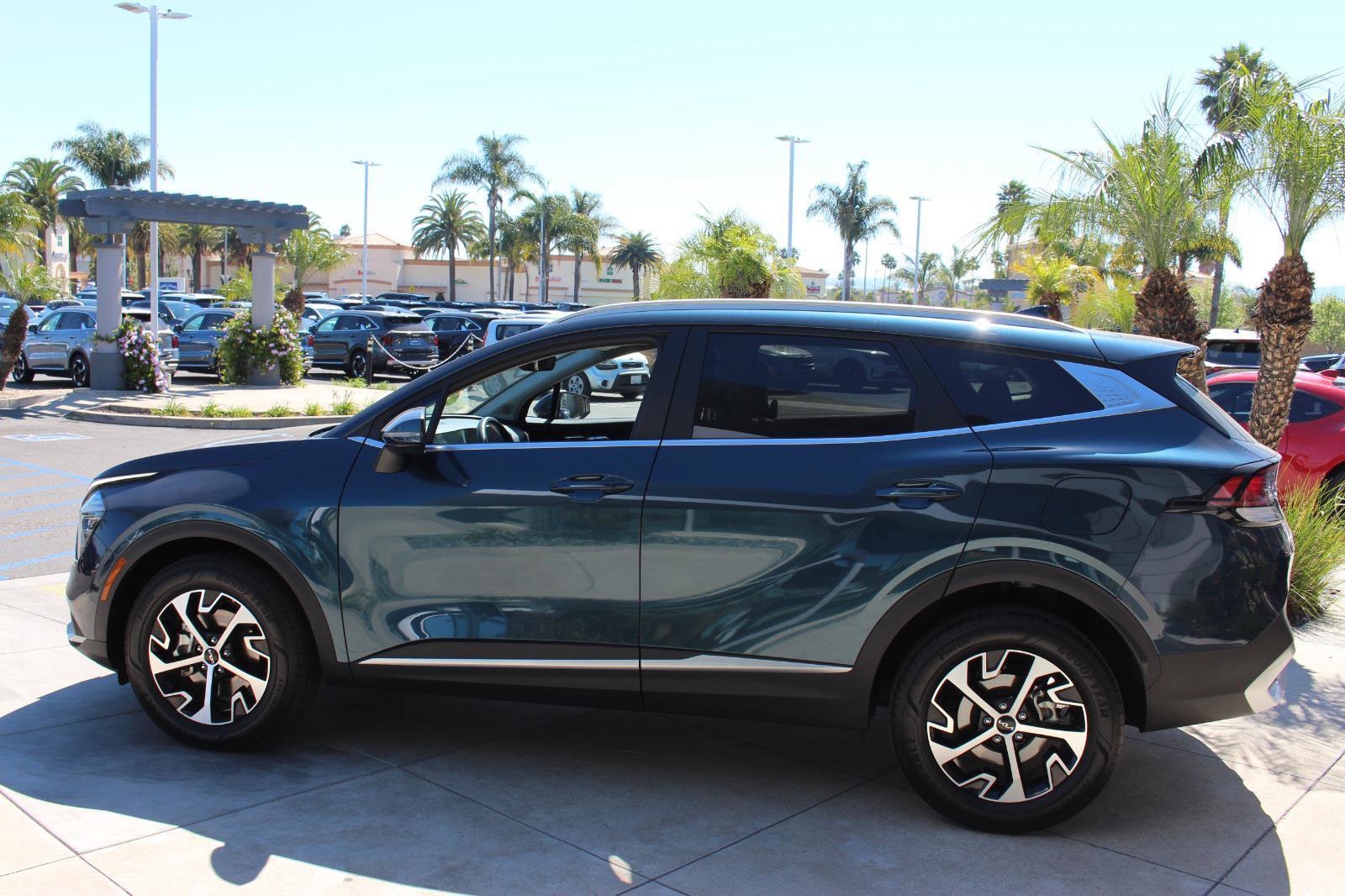 Used 2025 Kia Sportage EX image 6