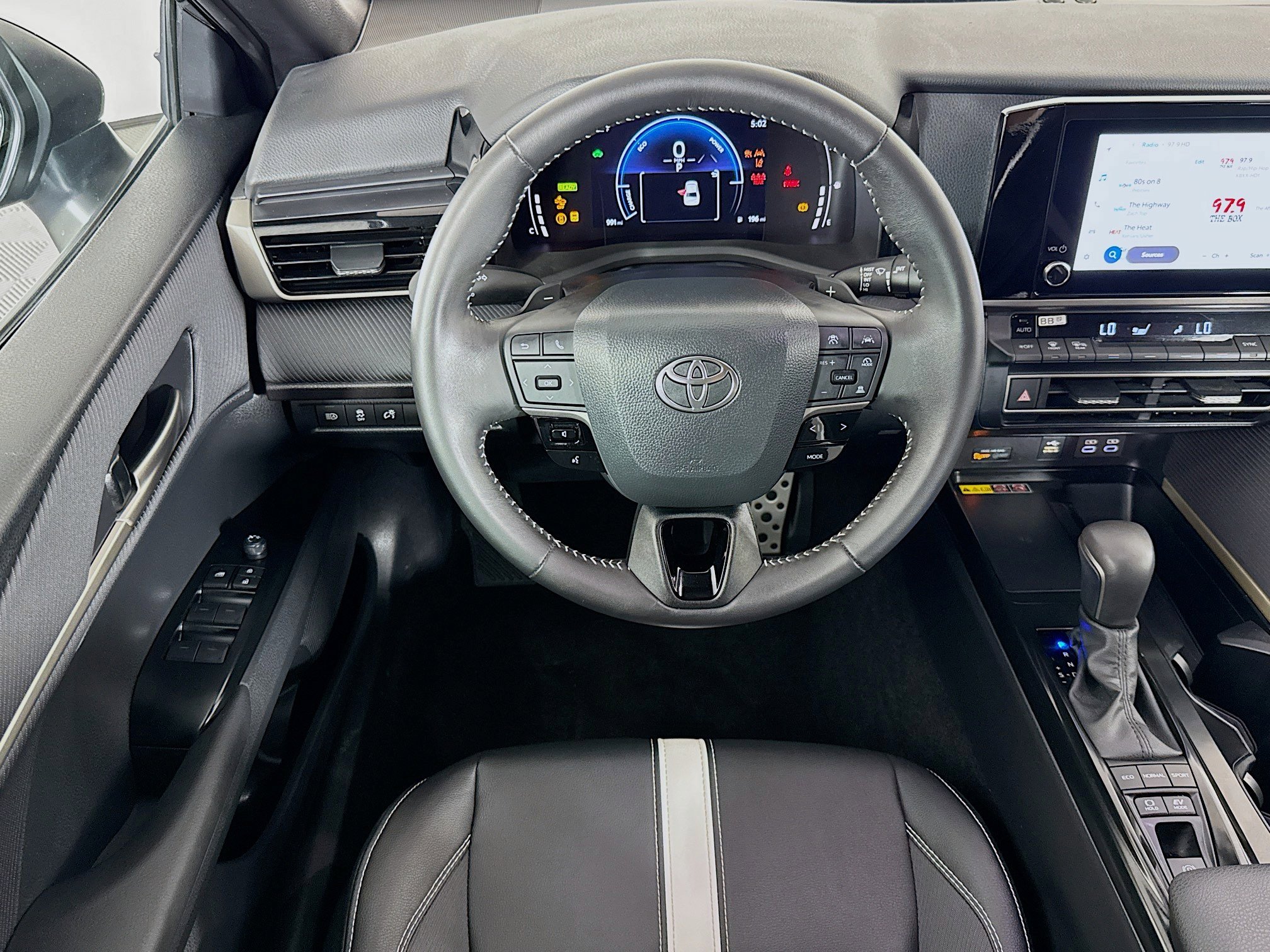 Used 2026 Toyota Camry SE FWD image 16