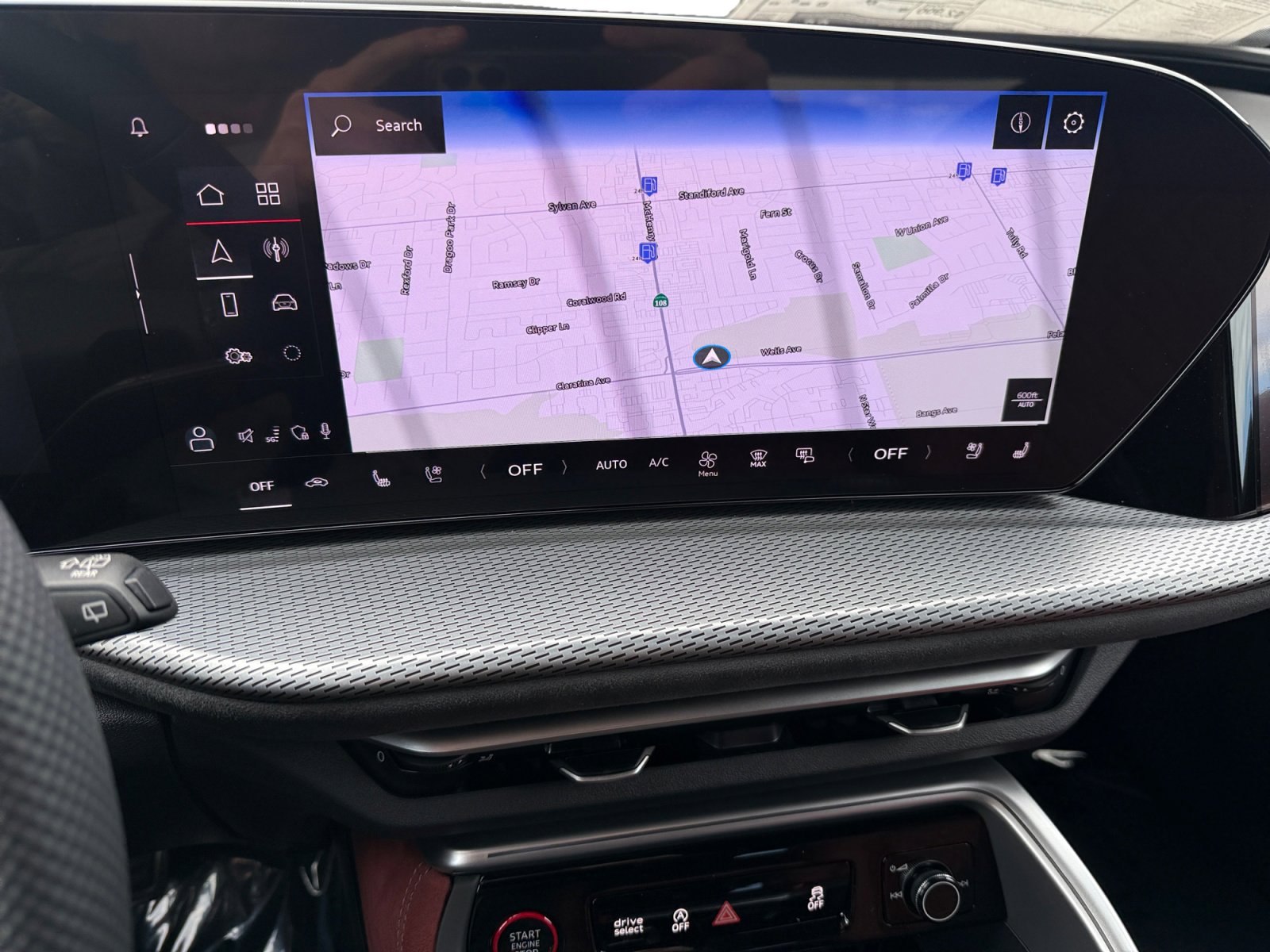 New 2025 Audi SQ5 Prestige image 12