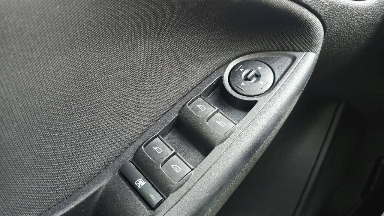 Used 2016 Ford Focus SE w/ Equipment Group 201A FWD image 24