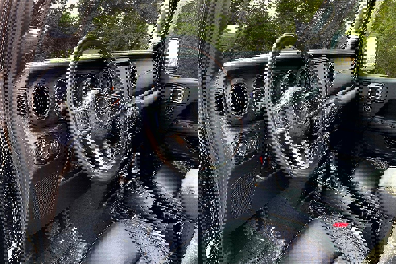 Used 2022 Jeep Wrangler Unlimited Sahara image 17