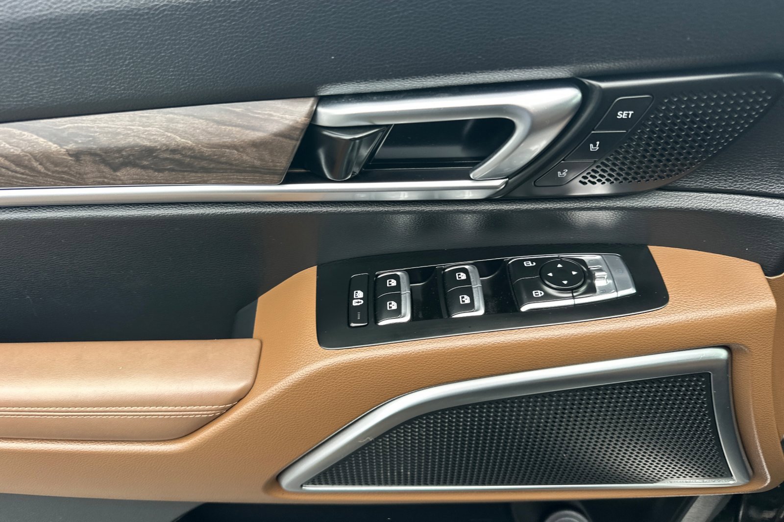 Used 2022 Kia Telluride SX w/ SX Prestige Package image 8