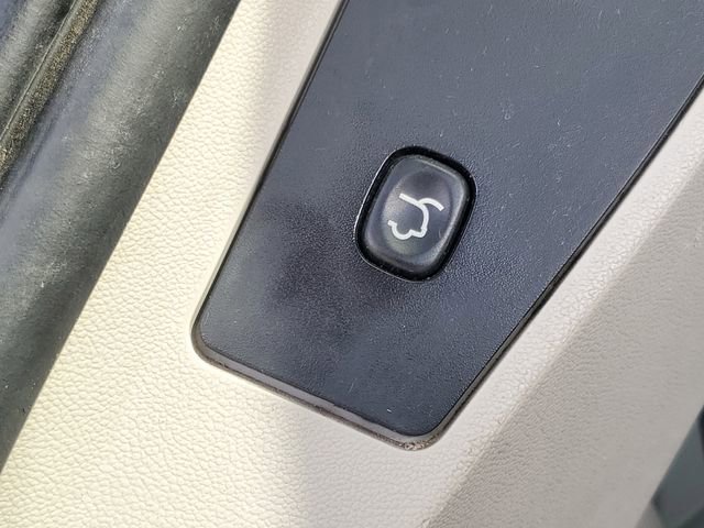 Used 2012 Chrysler Town & Country Touring w/ Entertainment Group #1 FWD image 11