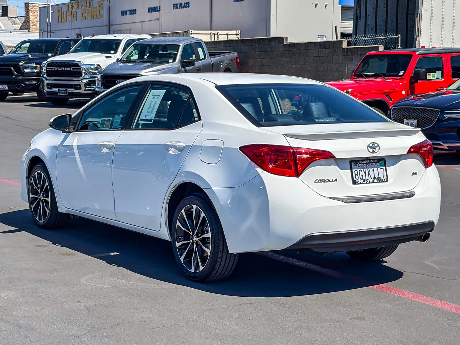 Used 2019 Toyota Corolla SE FWD image 2