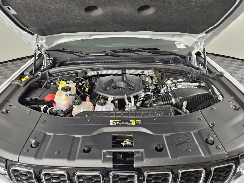 Used 2022 Jeep Grand Cherokee Limited 4xe w/ MOPAR Finishing Package image 9