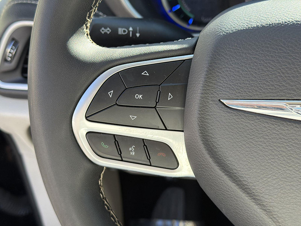 Used 2023 Chrysler Pacifica Touring-L FWD image 34