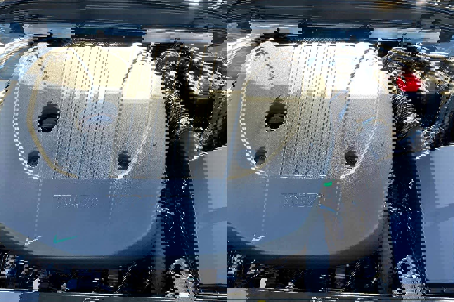 Used 2024 Volvo V60 B5 Cross Country Plus image 13