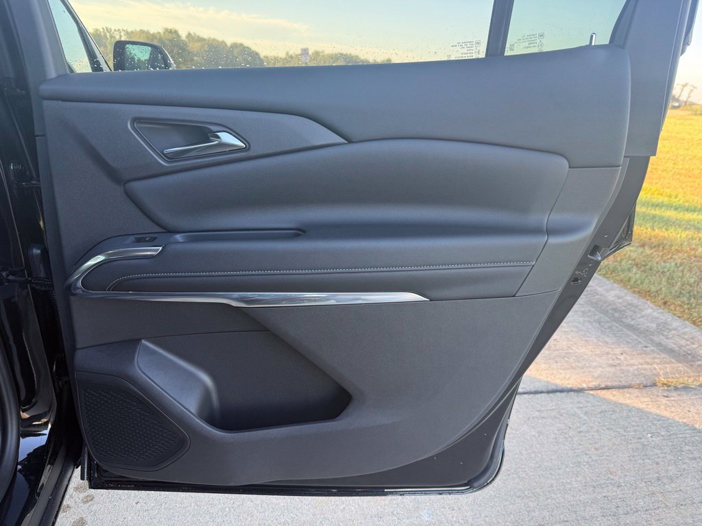 New 2027 Chevrolet Traverse LT w/ Midnight/Sport Edition FWD image 13