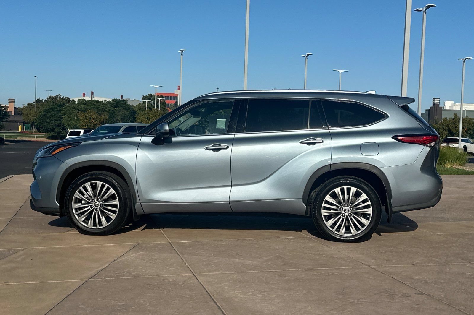Certified 2021 Toyota Highlander Platinum AWD/4WD image 8