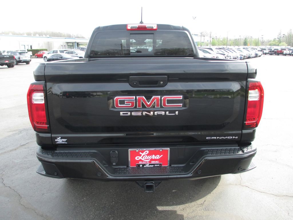 Used 2023 GMC Canyon Denali image 7