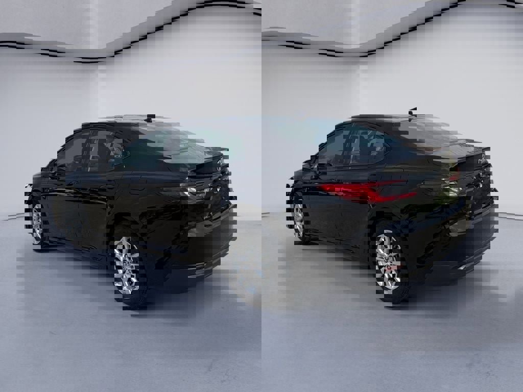 Used 2025 Toyota Camry LE image 3