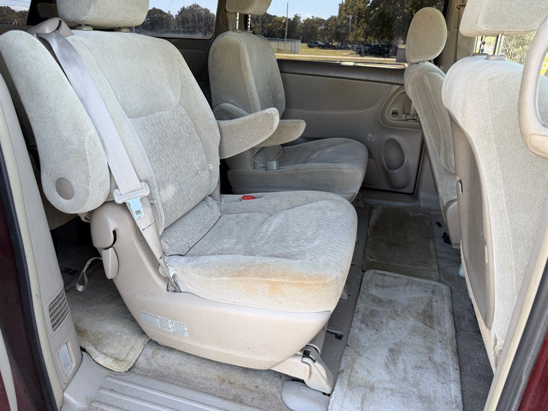 Used 2005 Toyota Sienna CE w/ CE Pkg 1 FWD image 11