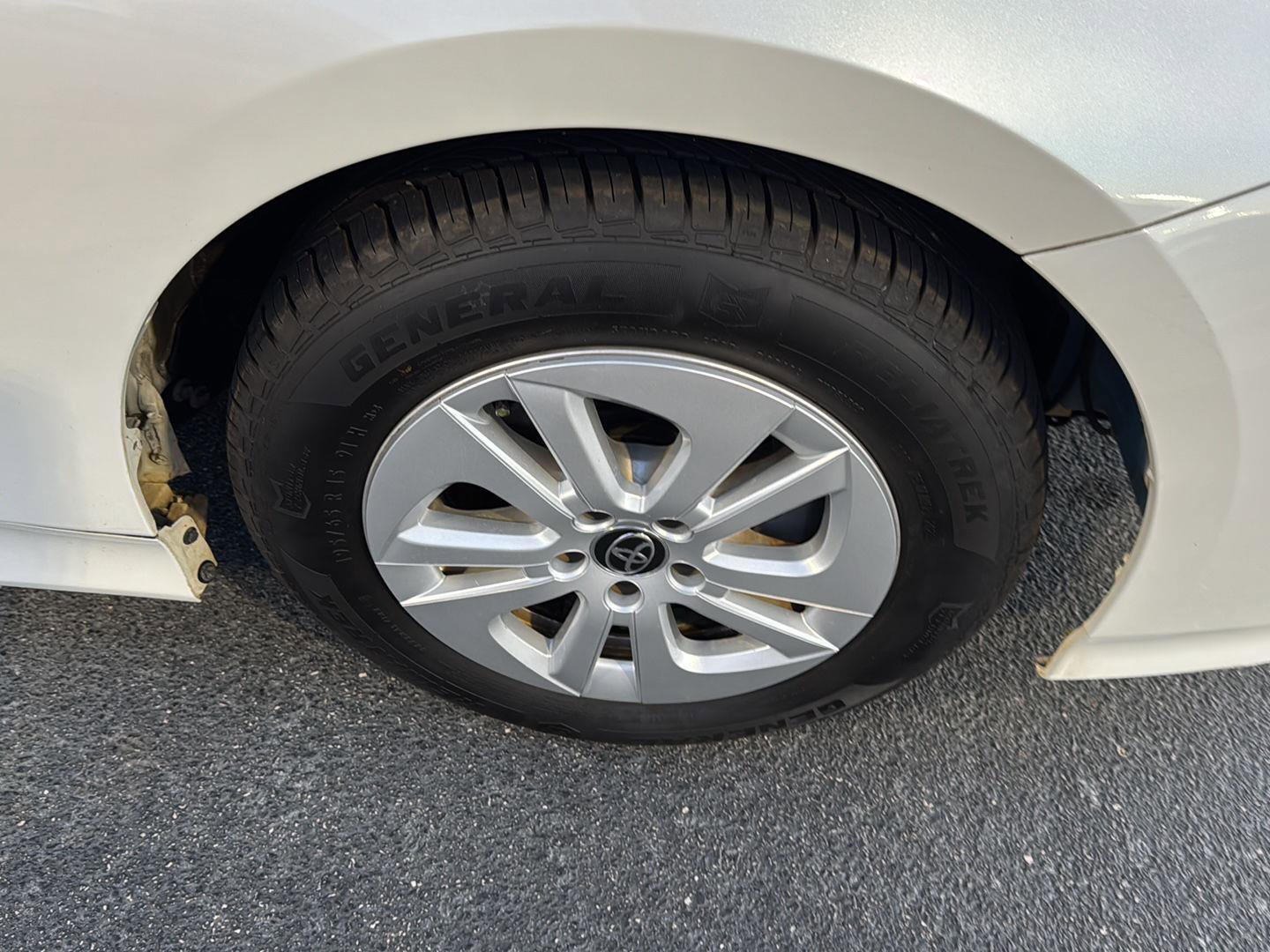 Used 2016 Toyota Prius Two image 33