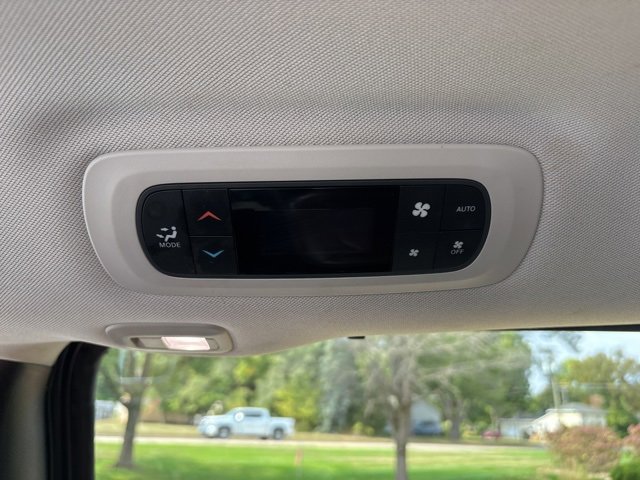 Used 2017 Chrysler Pacifica Limited w/ UConnect Theater Package image 12