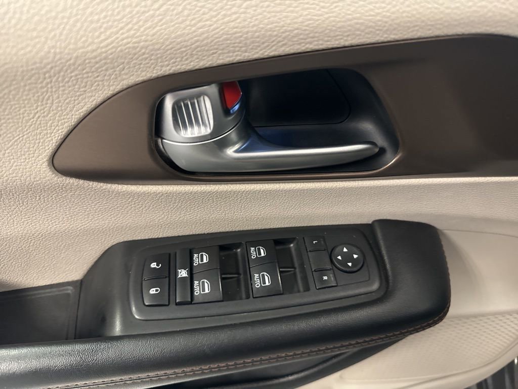Used 2017 Chrysler Pacifica Touring-L Plus FWD image 23