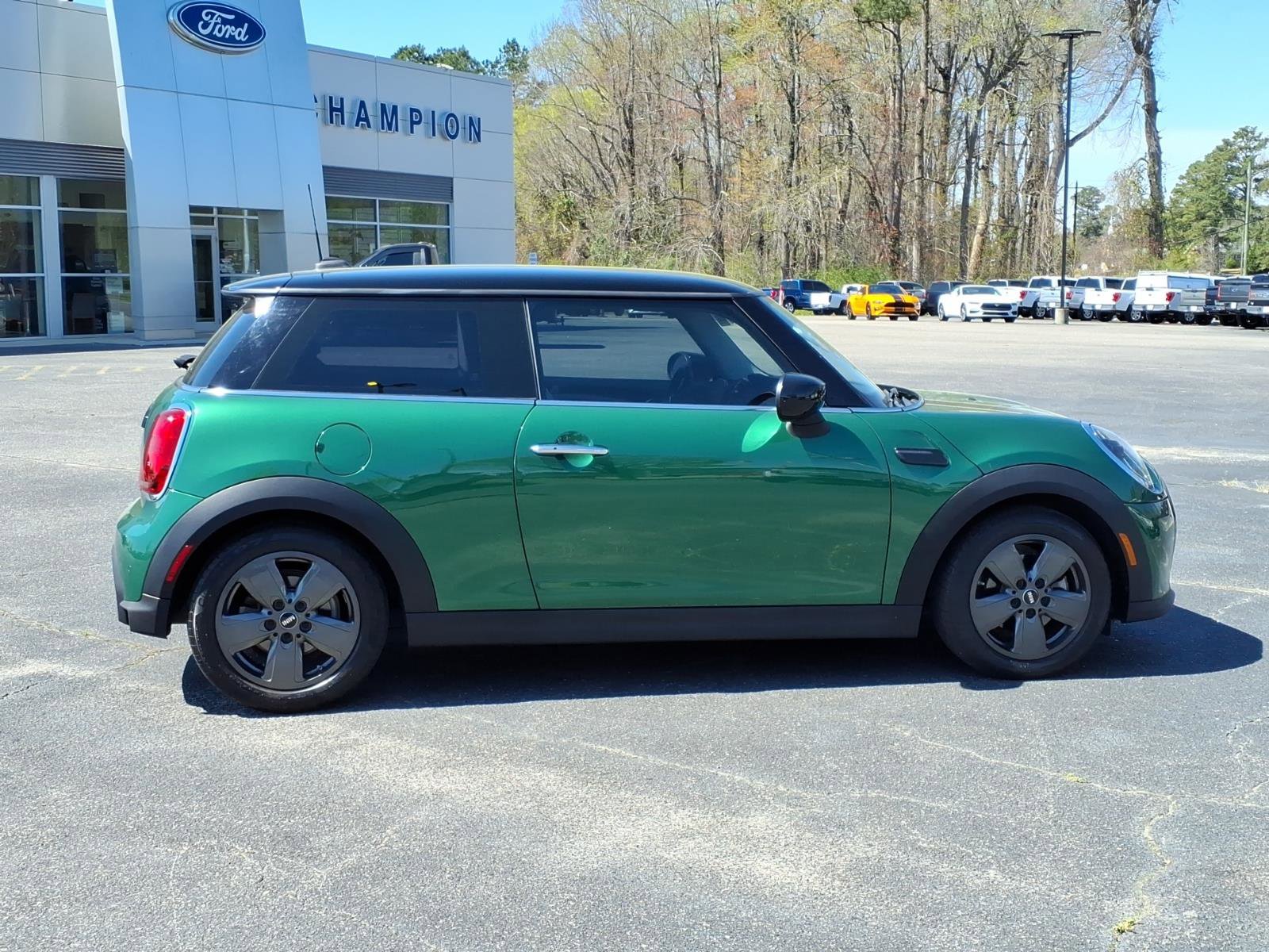 Used 2022 MINI Cooper 2-Door Hardtop image 6