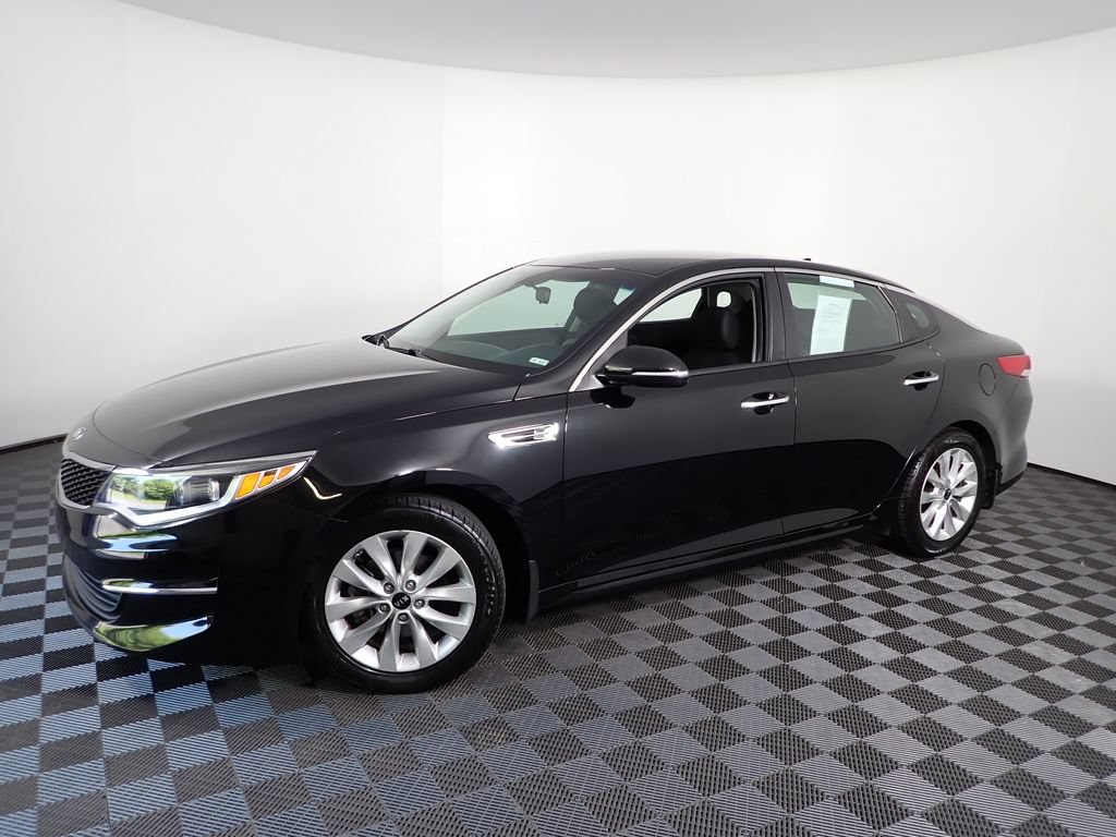 Used 2018 Kia Optima LX w/ 17" Alloy Wheels Package FWD image 9
