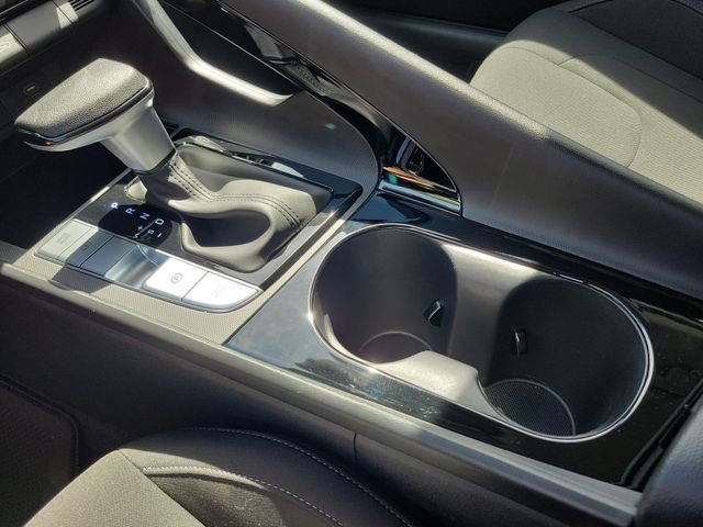 Used 2025 Hyundai Elantra Blue image 14