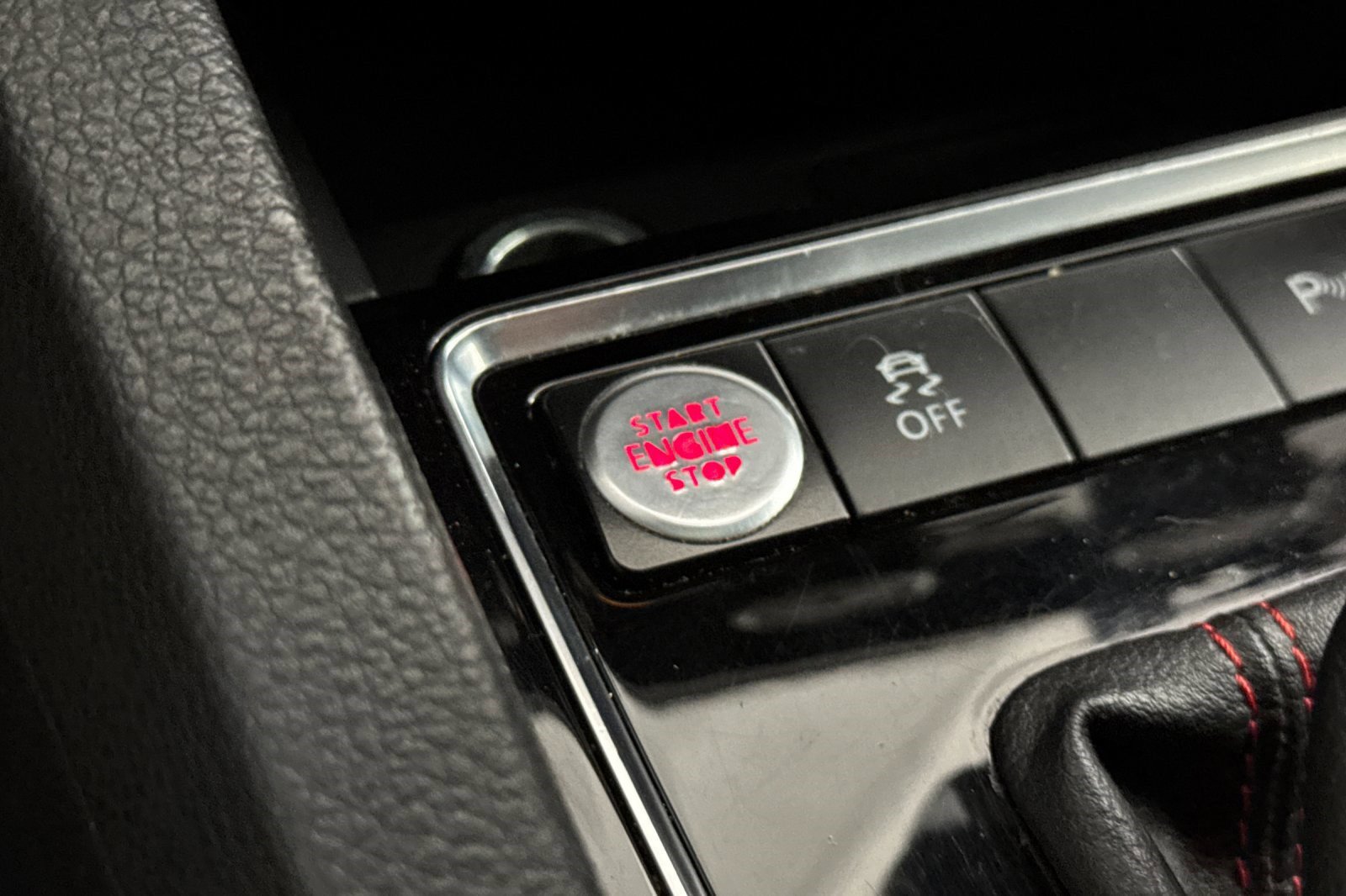 Used 2016 Volkswagen Jetta GLI SE FWD image 32