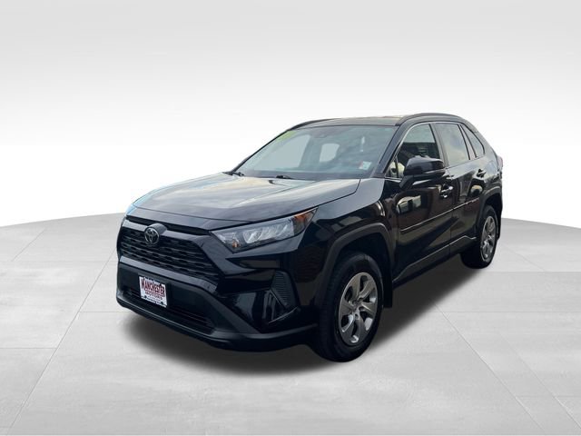 Used 2021 Toyota RAV4 LE image 3