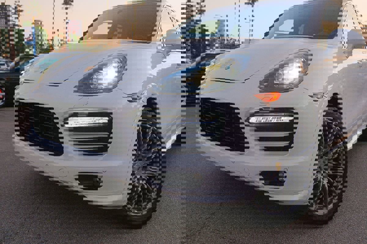 Used 2014 Porsche Cayenne GTS image 8