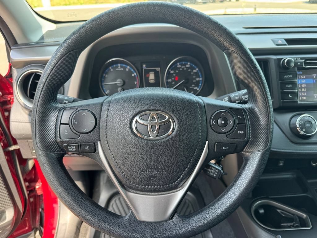 Used 2018 Toyota RAV4 LE AWD/4WD image 20