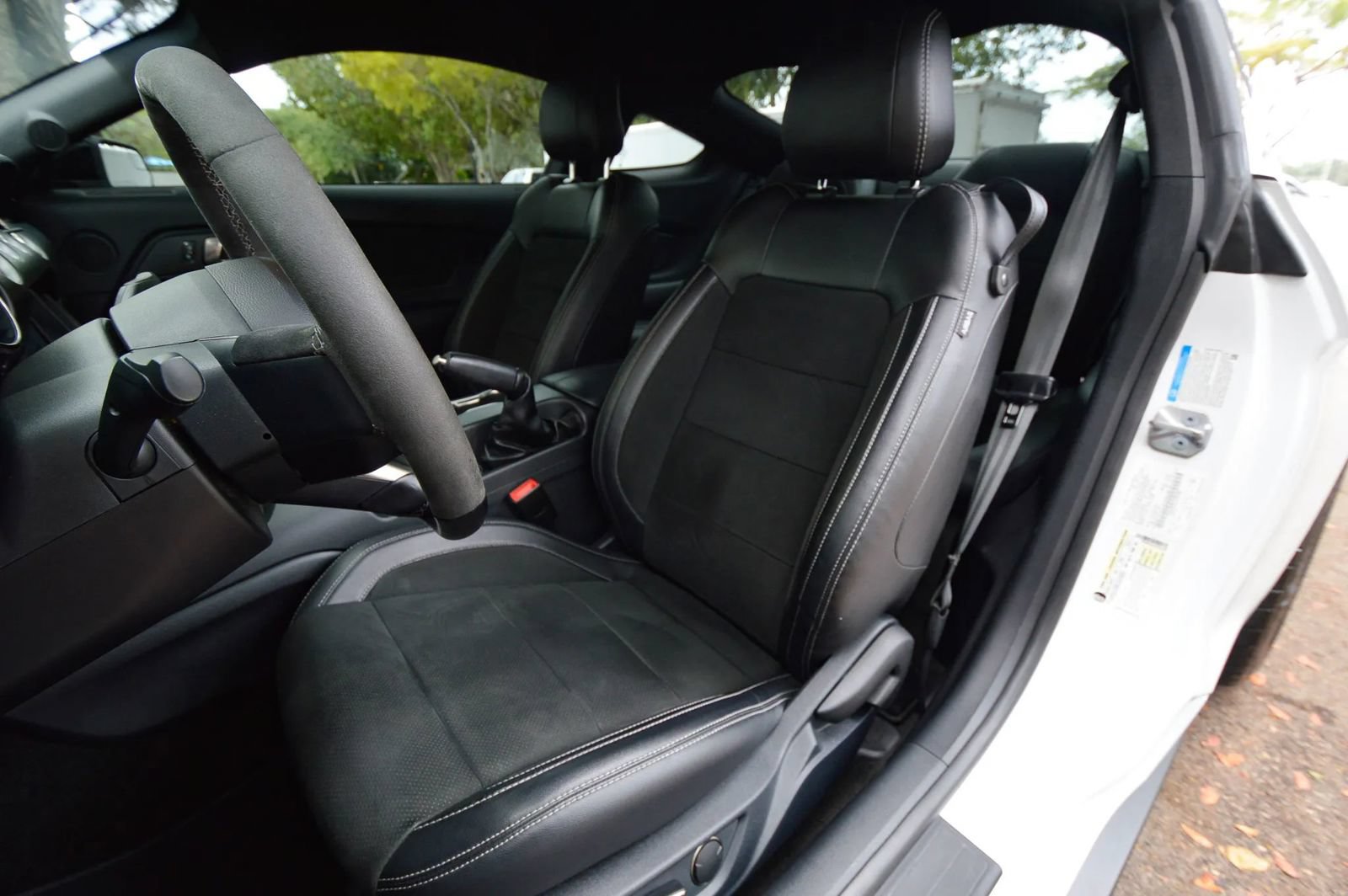 Used 2018 Ford Mustang Shelby GT350 w/ Convenience Package RWD image 33