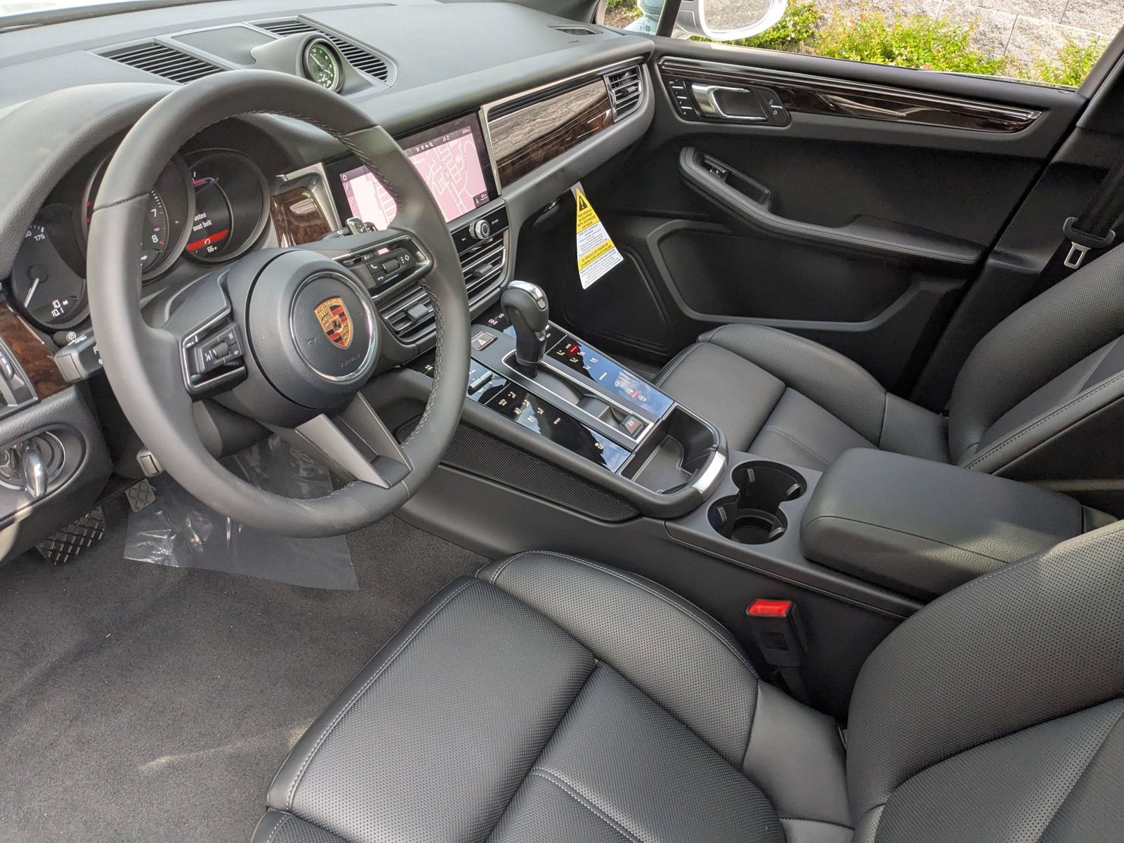 Certified 2026 Porsche Macan AWD/4WD image 4