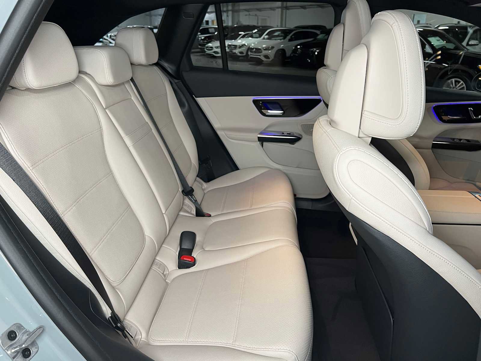 Used 2025 Mercedes-Benz GLC 300 4MATIC image 12