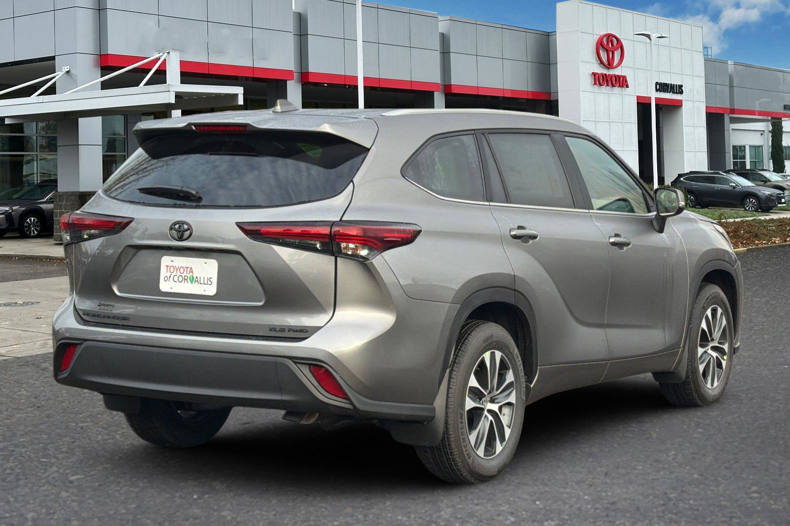 New 2026 Toyota Highlander XLE image 5