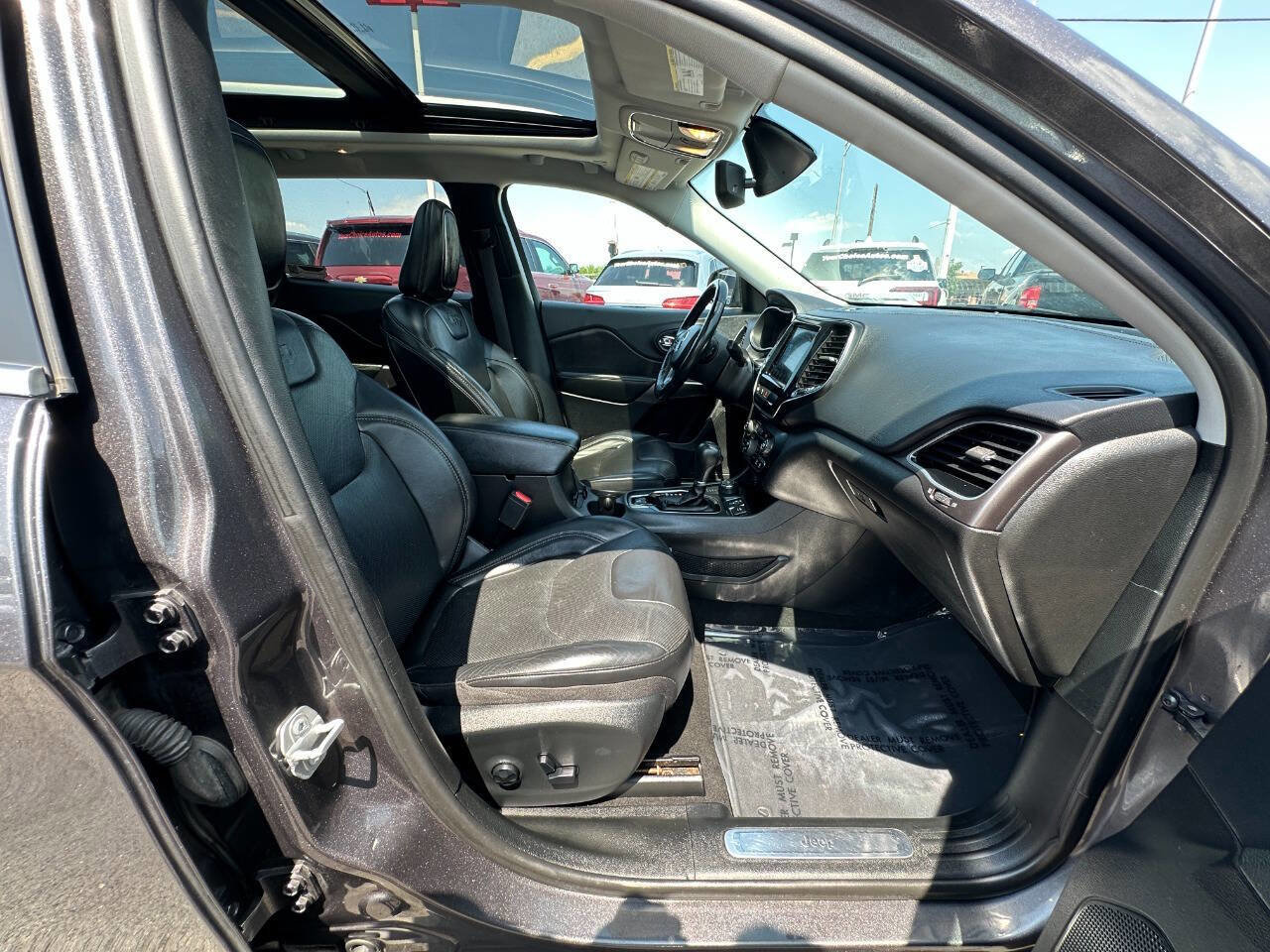 Used 2019 Jeep Cherokee Limited image 28