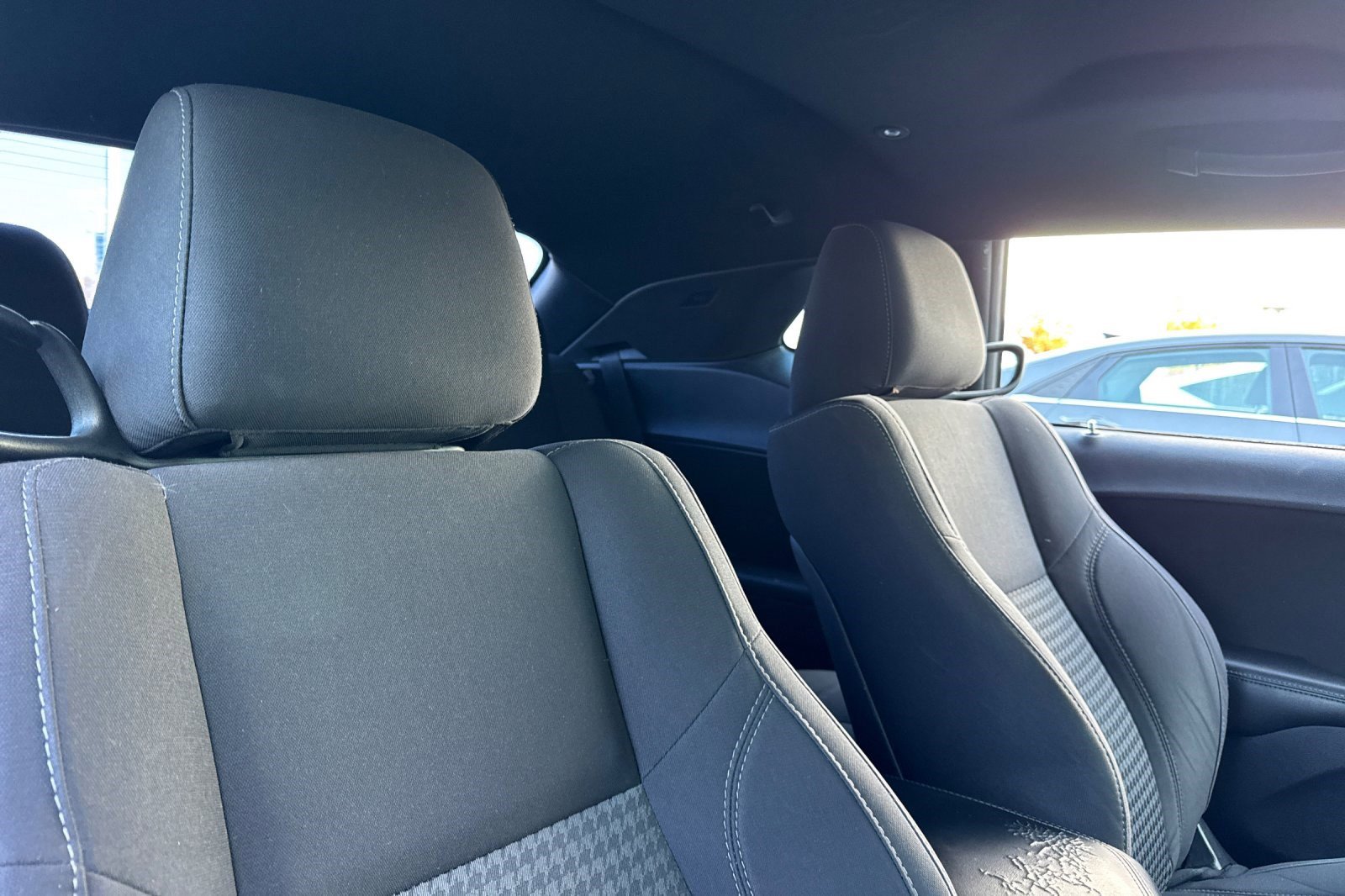 Used 2015 Dodge Challenger SXT image 25