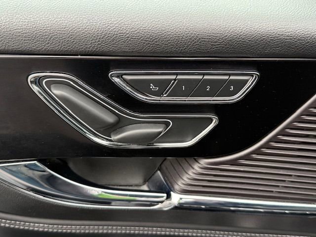 Used 2022 Lincoln Corsair AWD w/ Premium Package image 13