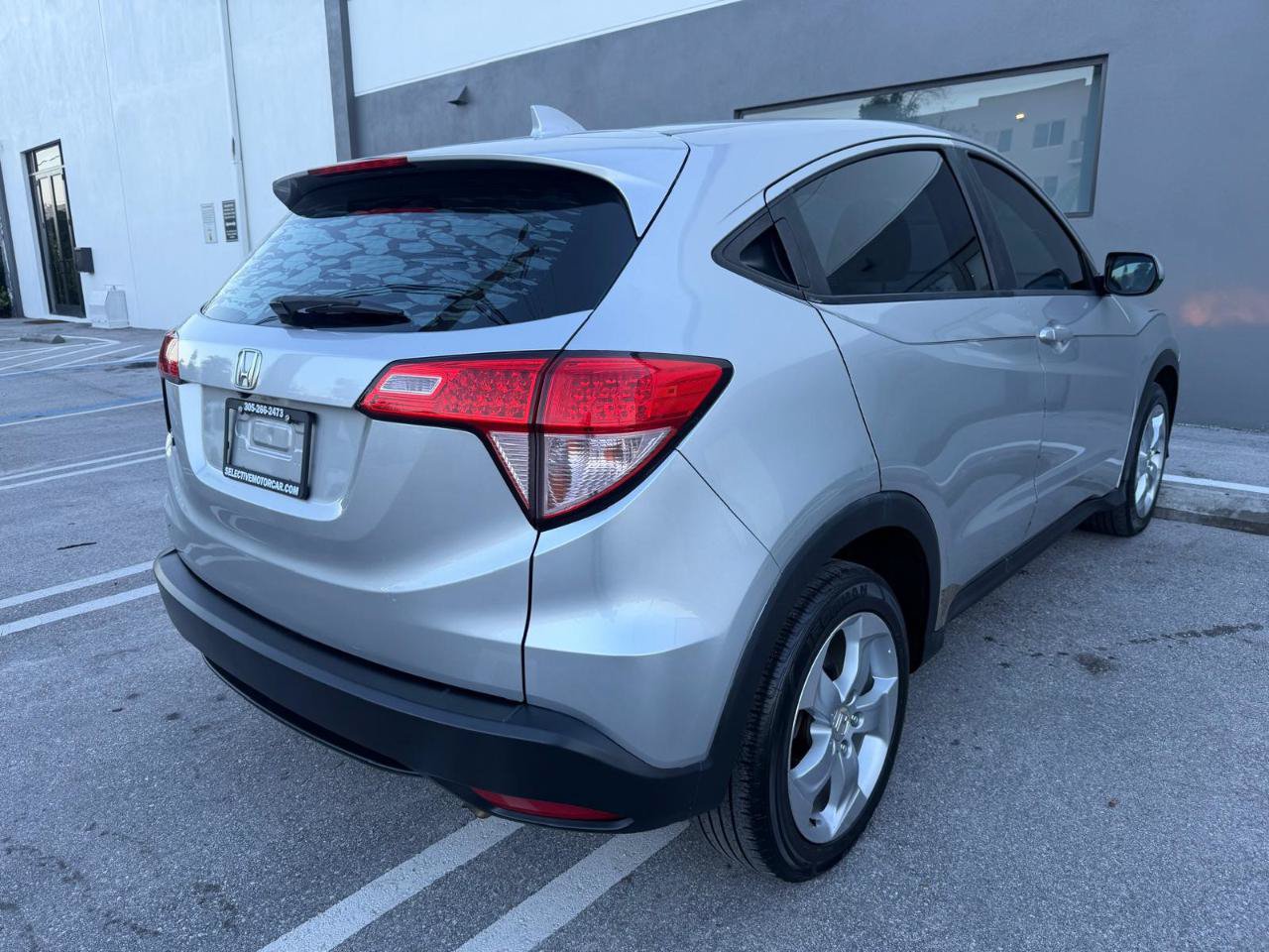 Used 2016 Honda HR-V LX image 4