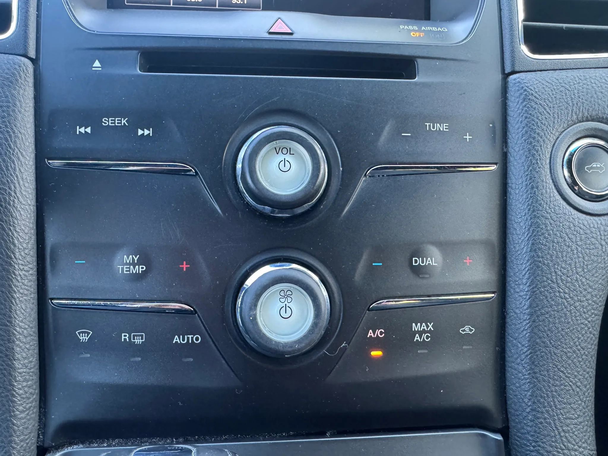 Used 2014 Ford Taurus SEL w/ Equipment Group 201A image 17