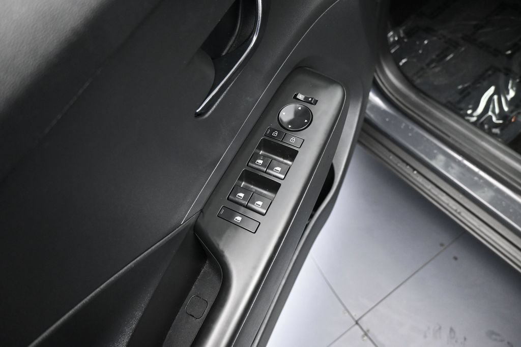 Used 2024 Hyundai Kona SE FWD image 14