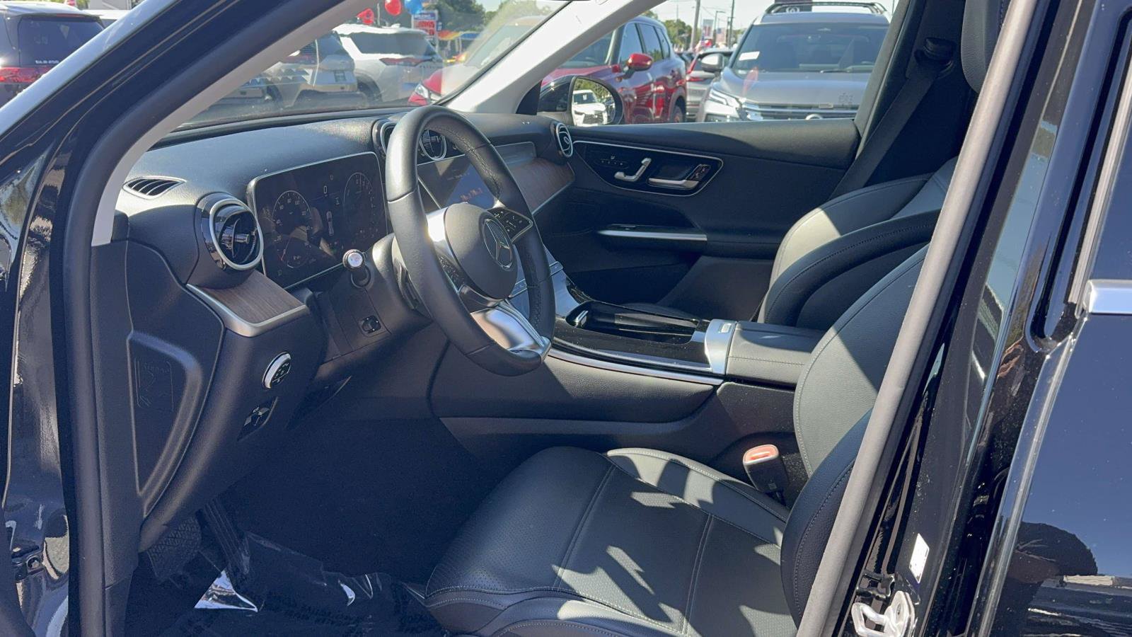 Used 2025 Mercedes-Benz GLC 350e 4MATIC image 25