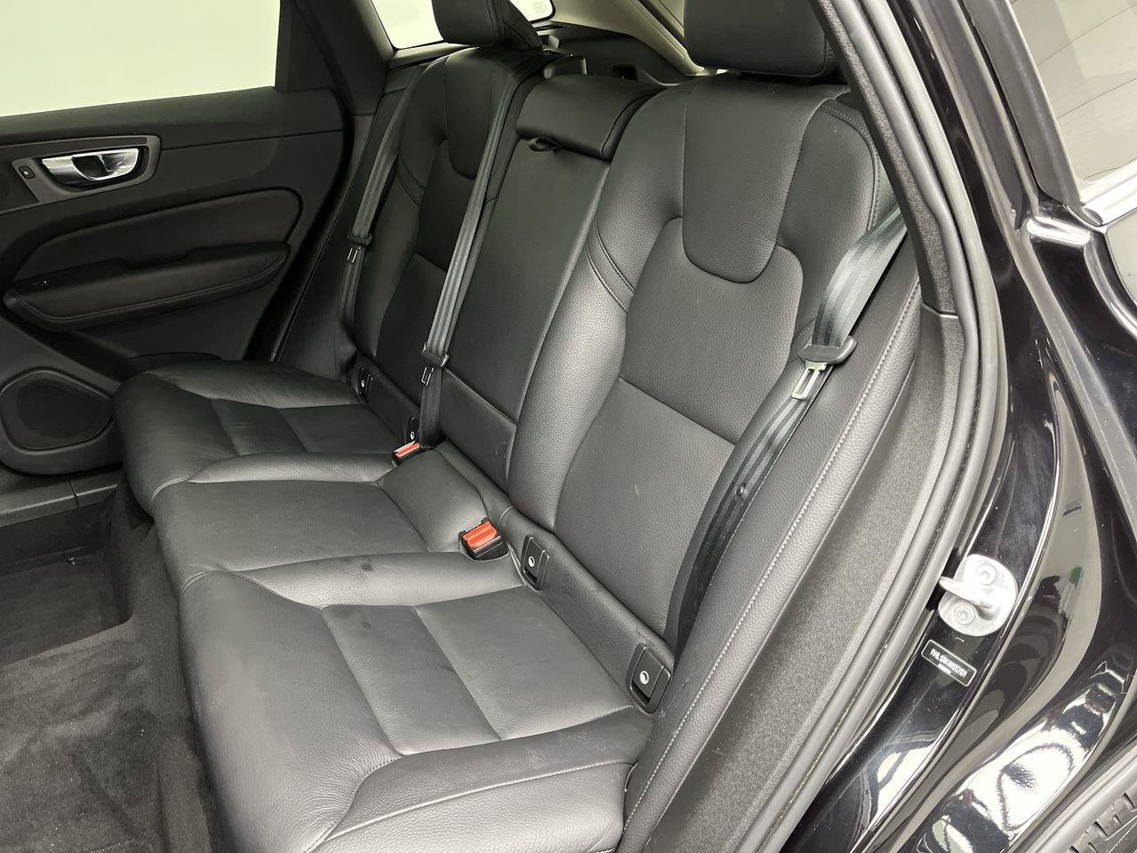 Used 2022 Volvo XC60 B5 Momentum AWD/4WD image 12