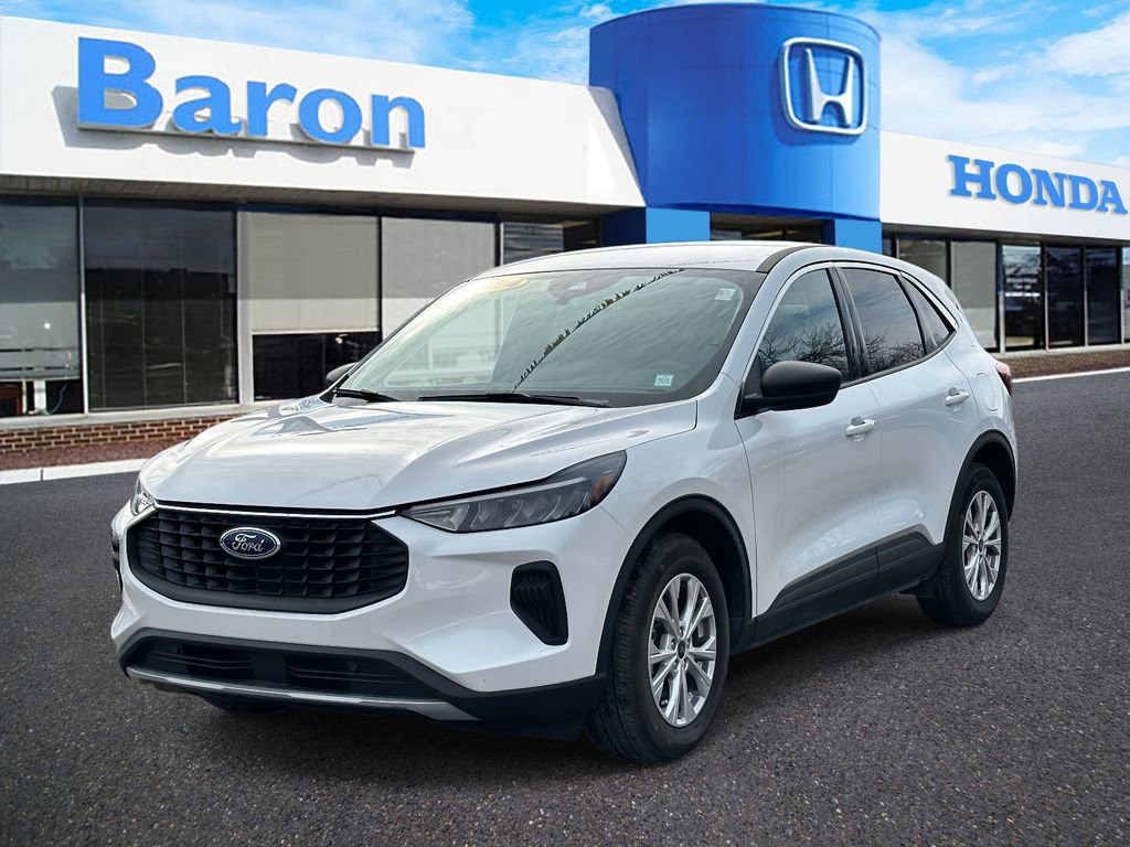 Used 2024 Ford Escape Active w/ Tech Pack #1 FWD image 2