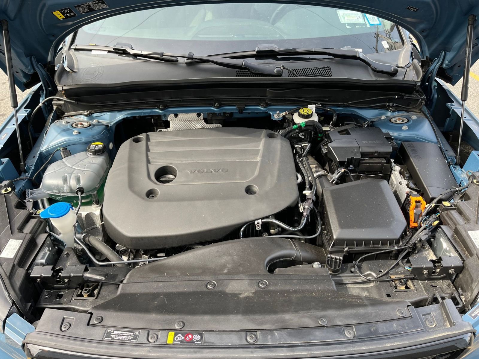 Used 2024 Volvo XC40 B5 Core image 28