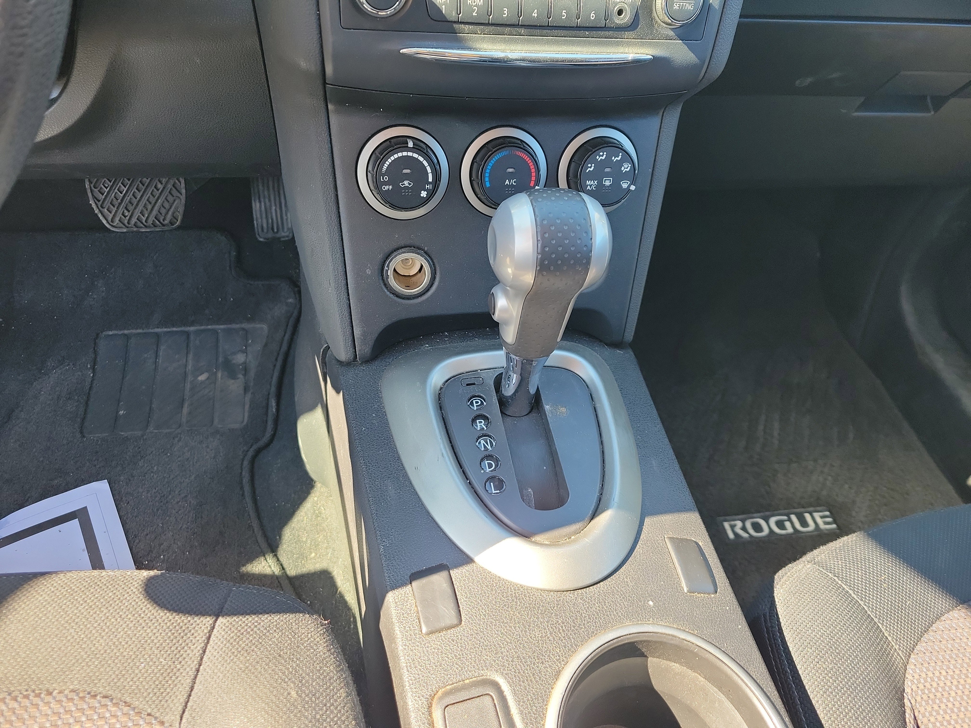 Used 2013 Nissan Rogue SV image 24