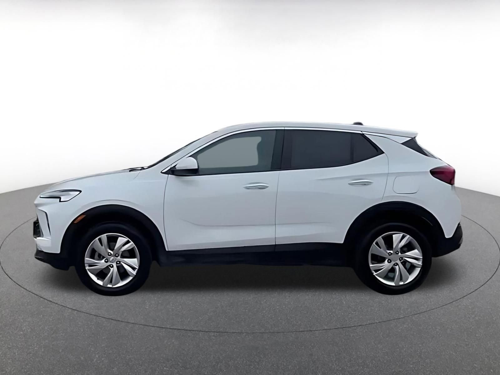 Used 2025 Buick Encore GX Preferred AWD/4WD image 9